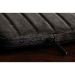 Bustha Чехол конверт Puffer Sleeve для Macbook Air/Pro 14" (18/22)  кожа/замша хаки BST755354