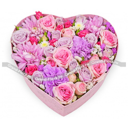 Цветочные композиции Гранд Флора 2017 11 26 Любовное письмо – коробка с хризантемами и кустовыми розами