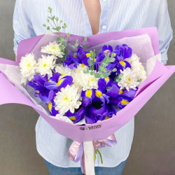 Цветы Гранд Флора new 00112 Твое признание  букет с ирисами и хризантемами
