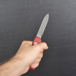 Нож перочинный Victorinox Picknicker  сталь X50CrMoV15 рукоять нейлон красный