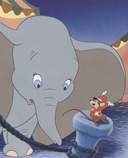 Дамбо  Разве слонёнок умеет летать? Книга для чтения (с классическими иллюстрациями) Эксмо 978 5 04 100541 2