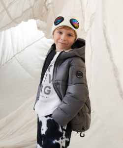 Куртка утепленная стеганая с внутренними лямками серая для мальчика Gulliver (104)