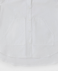 Блузка оверсайз со спущенным плечом и накладными карманами белая Button Blue (122)