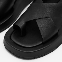 Черные сандалии из кожи на подкладке натуральной утолщенной подошве Respect