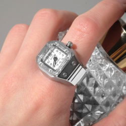 Кольцо Queen fair 07603368 «Время» часы квадрат  цвет серебро
