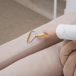 Скребок для чистки одежды  ковров мебели доляна 16 5×12 5 см ручка сосна 01248128