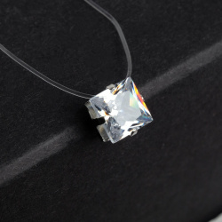 Кулон Queen fair 01199390 «На леске» куб  цвет белый в серебре 30 см