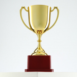 Кубок 012  наградная фигура золото подставка пластик 19 2 × 11 5 8 см Командор 0993713