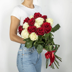 ЛЭТУАЛЬ FLOWERS Букет из высоких красно белых роз Эквадор 15 шт  (70 см) MPL168440