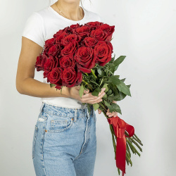 ЛЭТУАЛЬ FLOWERS Букет из высоких красных роз Эквадор 19 шт  (70 см) MPL168421