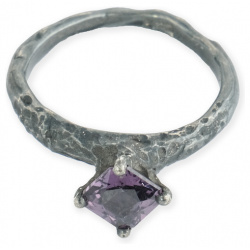 Kintsugi Jewelry Кольцо из серебра со вставкой шпинели 109440 Кольца для развода