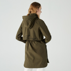 Женская куртка Lacoste с возможностью лёгкой переноски BF0202