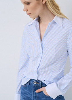 Приталенная рубашка из хлопка с эластаном  Голубой O`Stin LS6661O02 61